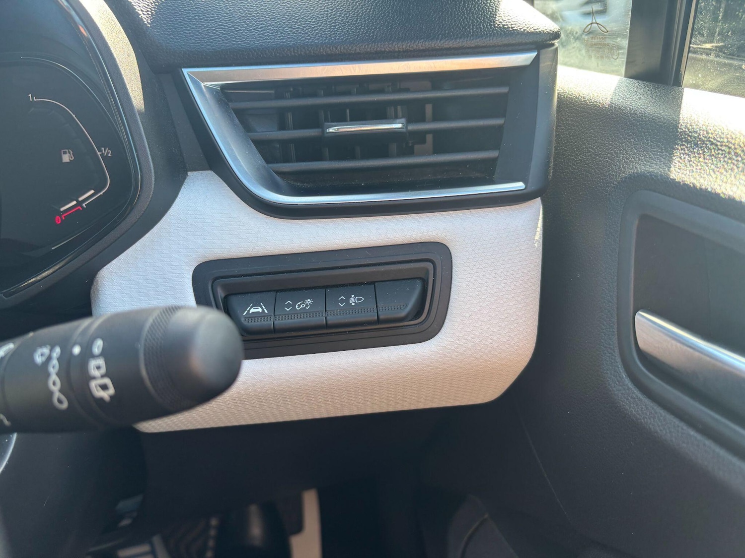 Used Renault Clio 2023 for sale - 76886119: Photo 17