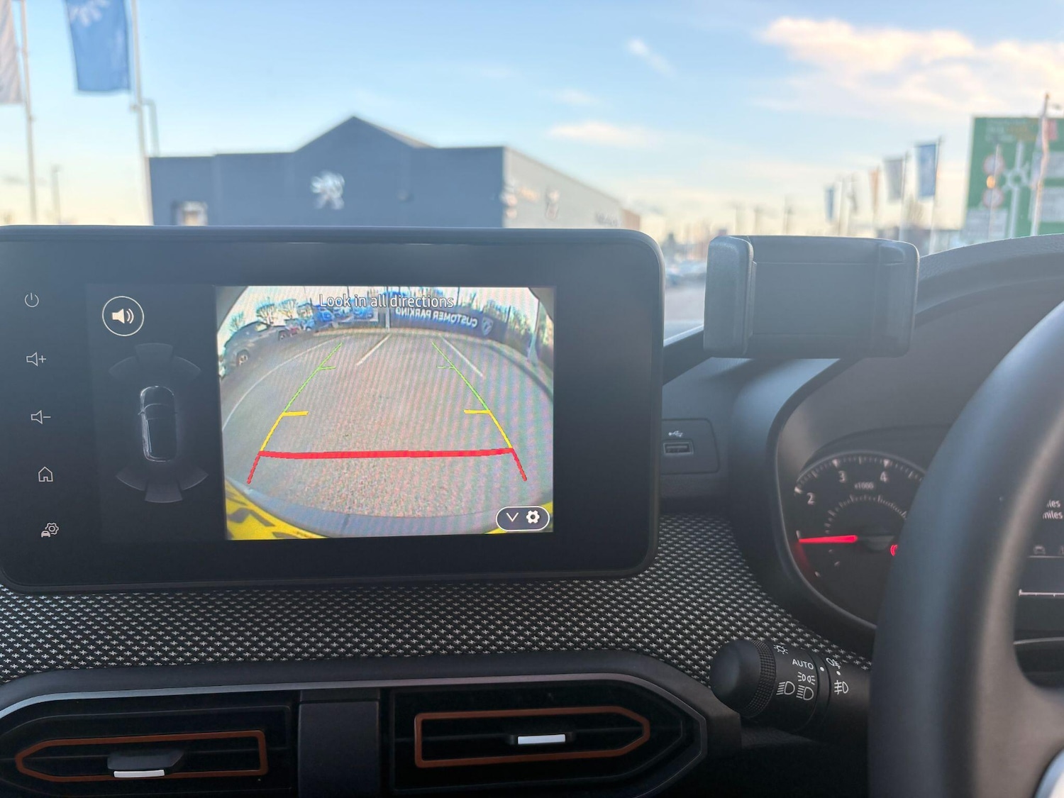 Used Dacia Sandero Stepway 2023 for sale - 76850438: Photo 32