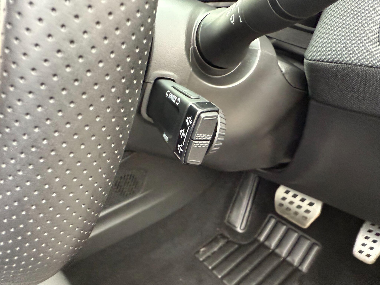 Used Renault Clio for sale - 76440856: Photo 45