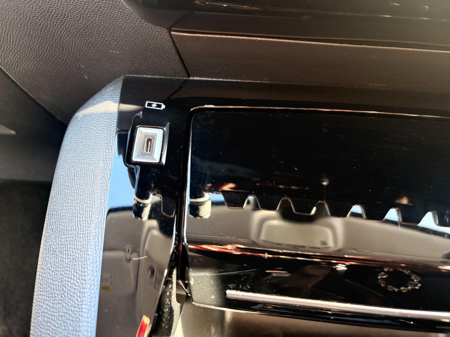 Used Peugeot 208 2021 for sale - 77898604: Photo 44