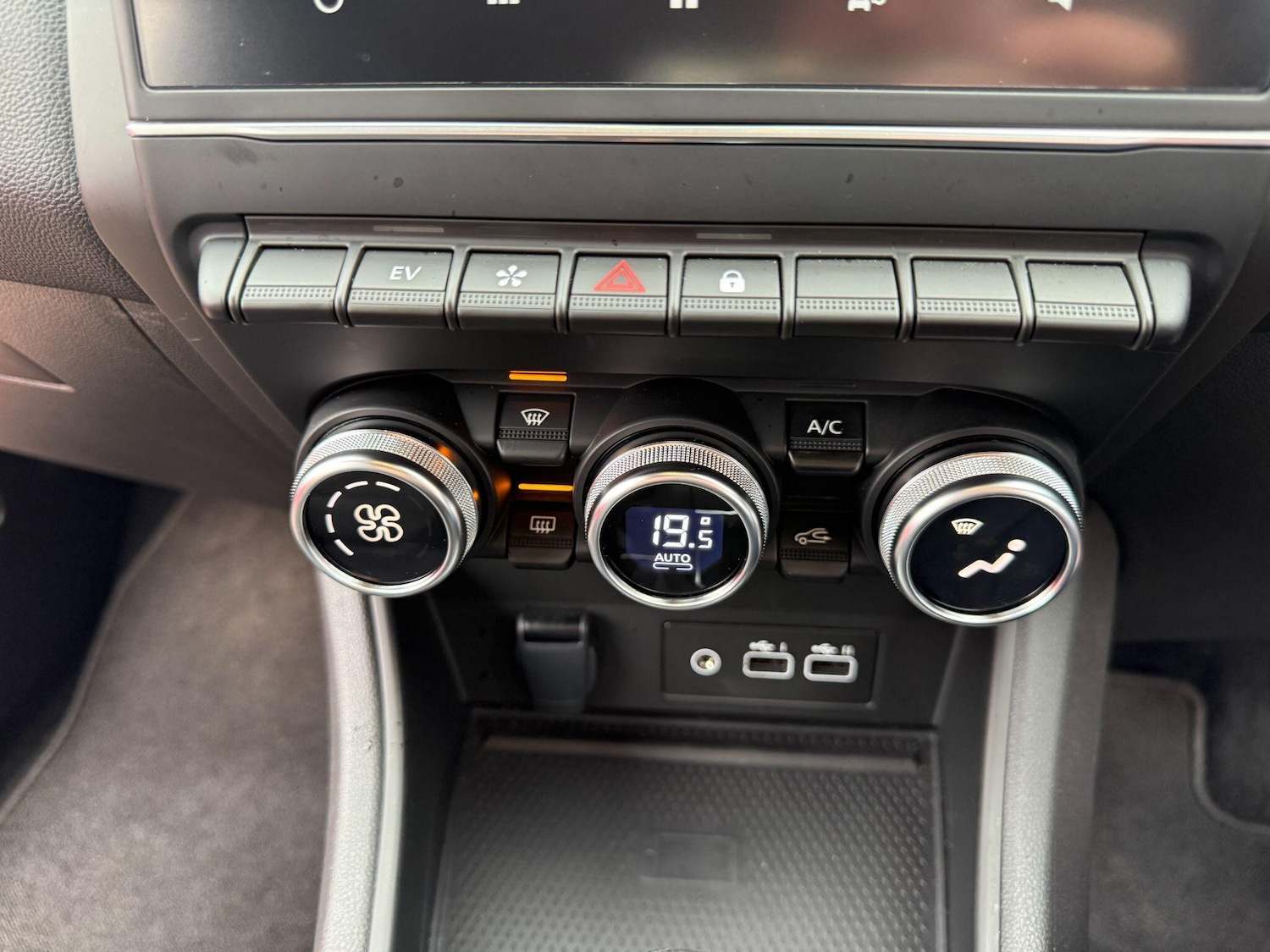 Used Renault Captur 2024 for sale - 76952778: Photo 27