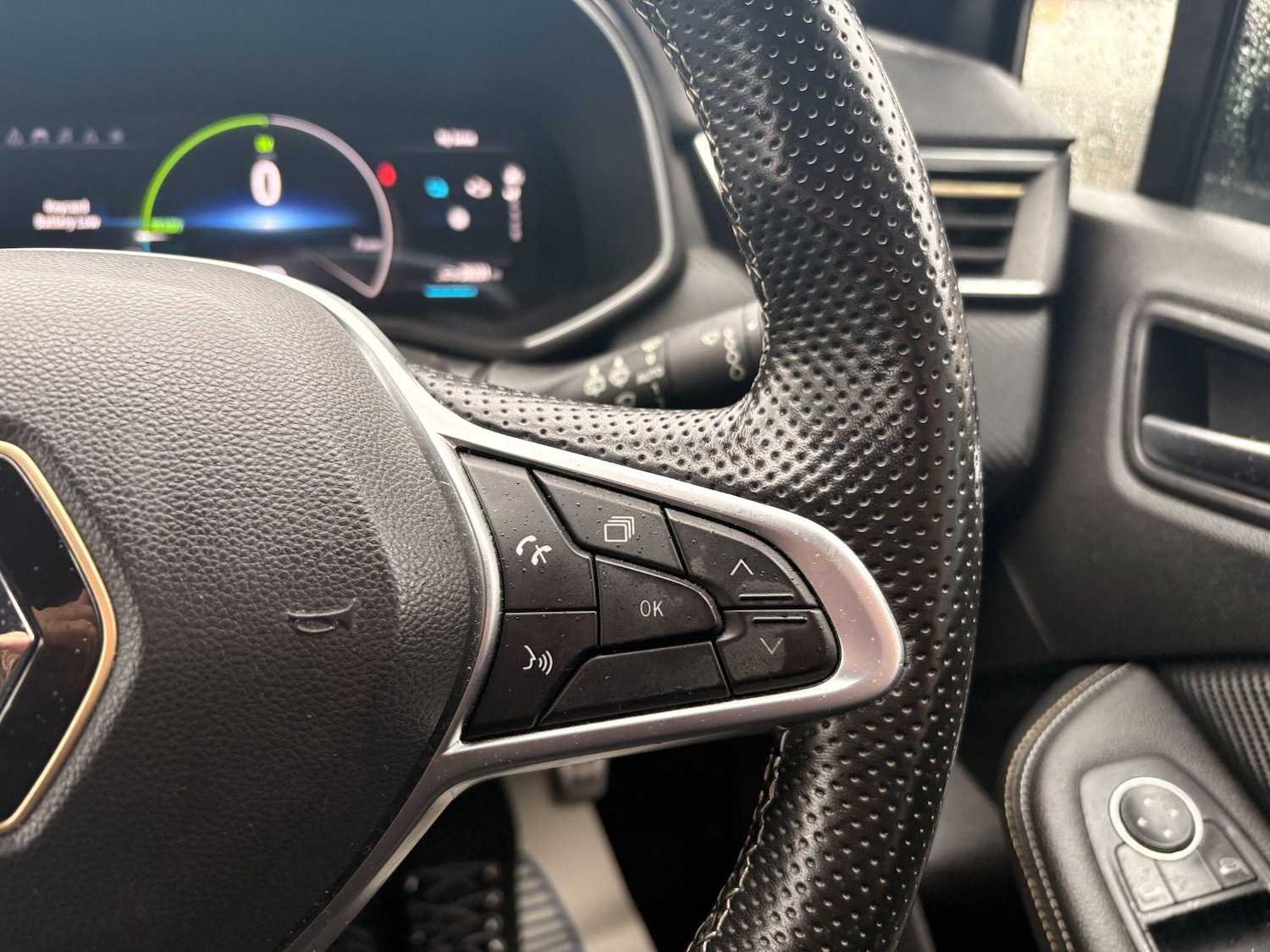 Used Renault Clio 2023 for sale - 77709917: Photo 17