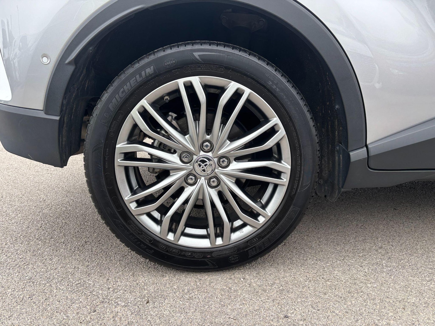 Used Toyota C-HR 2023 for sale - 76349758: Photo 11