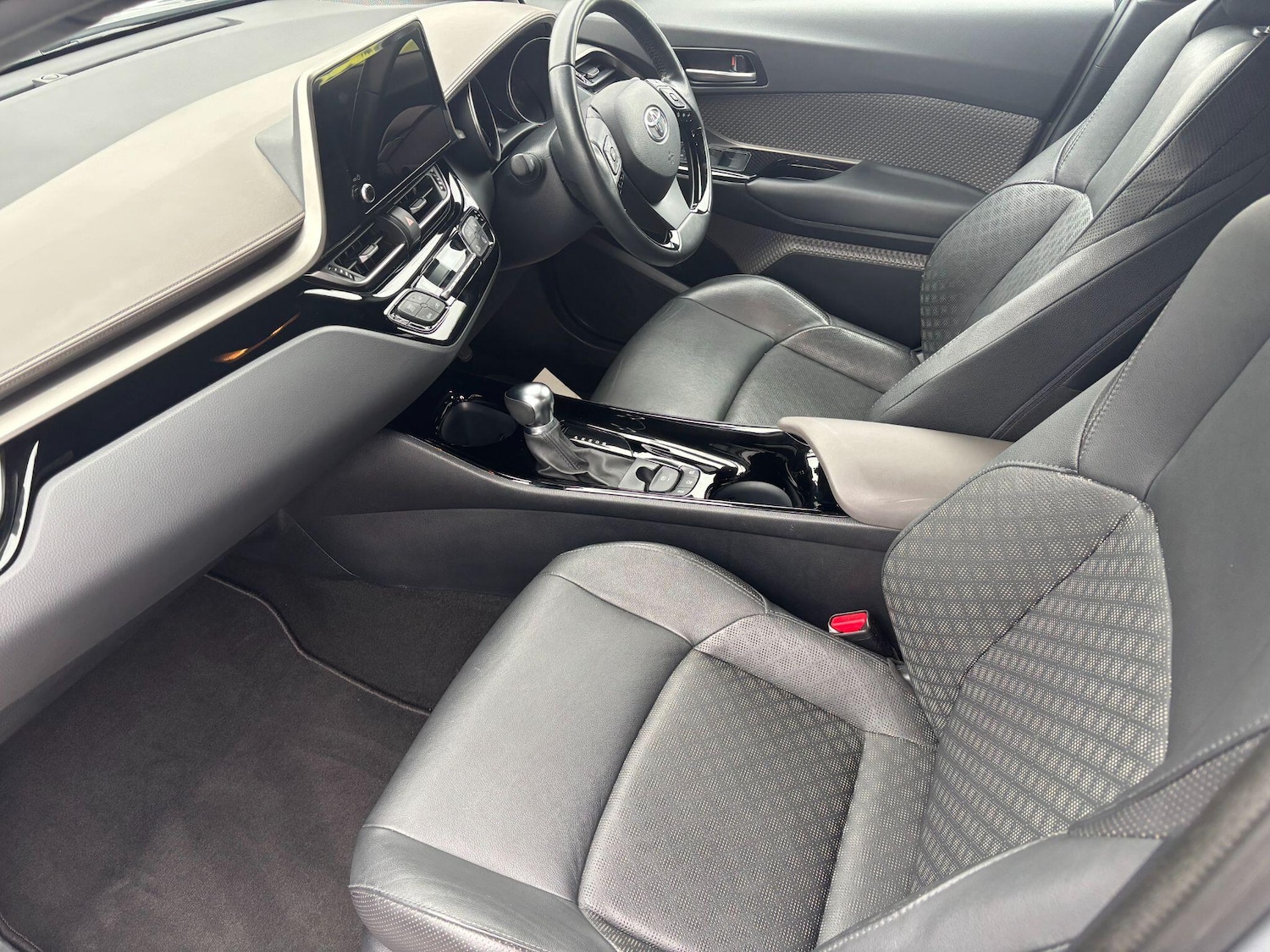 Used Toyota C-HR 2023 for sale - 76349758: Photo 15