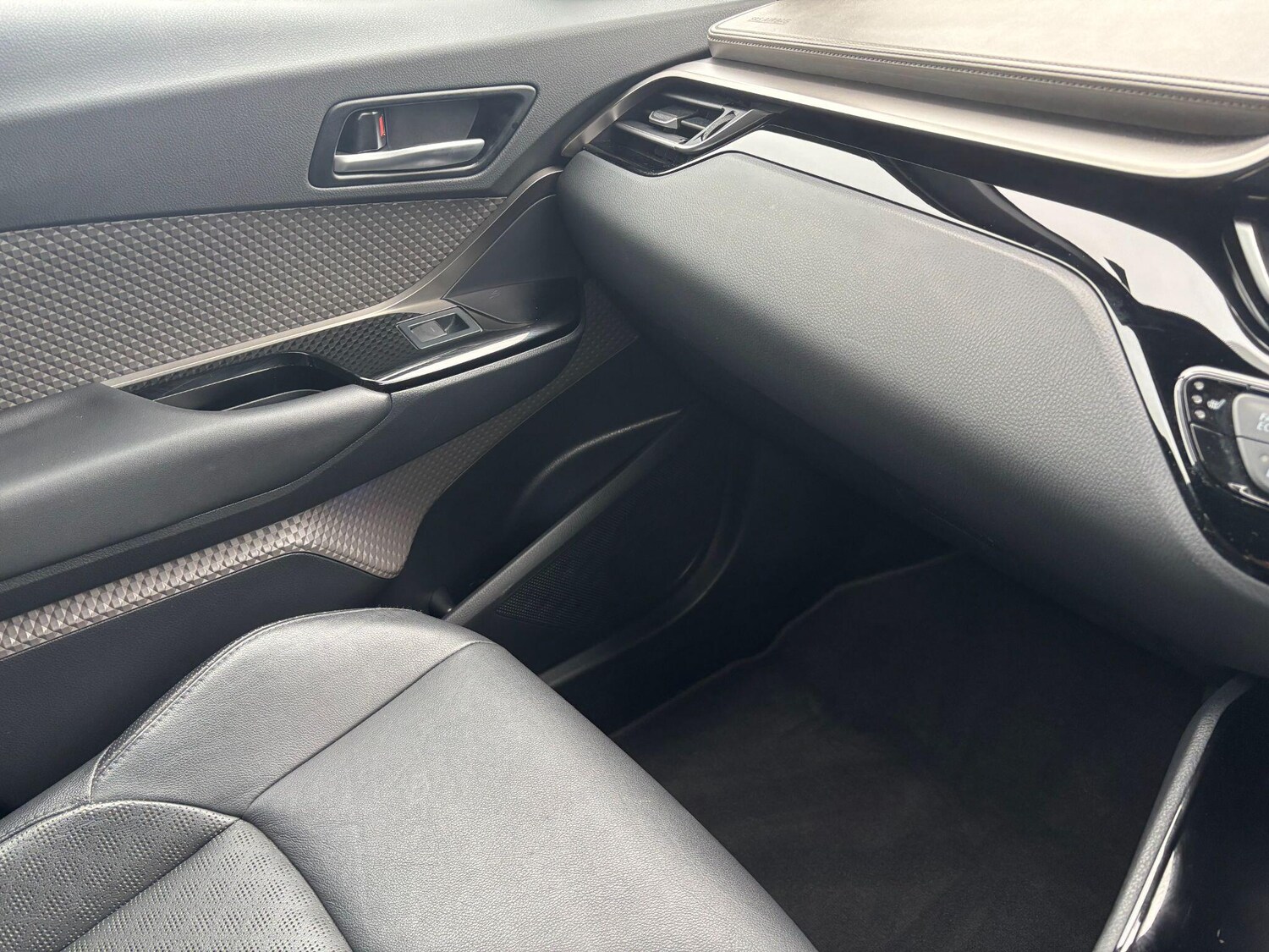 Used Toyota C-HR 2023 for sale - 76349758: Photo 33