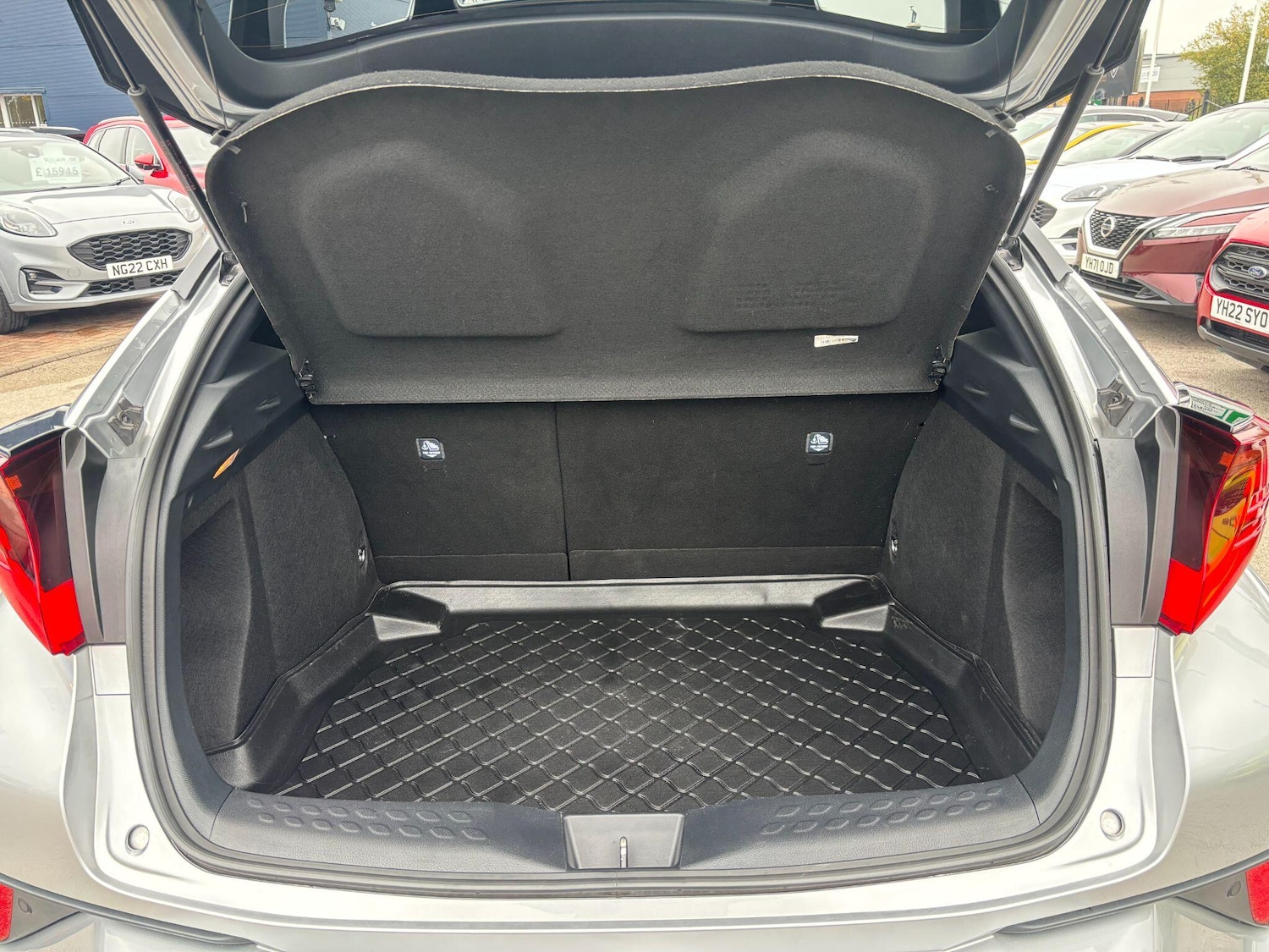 Used Toyota C-HR 2023 for sale - 76349758: Photo 9