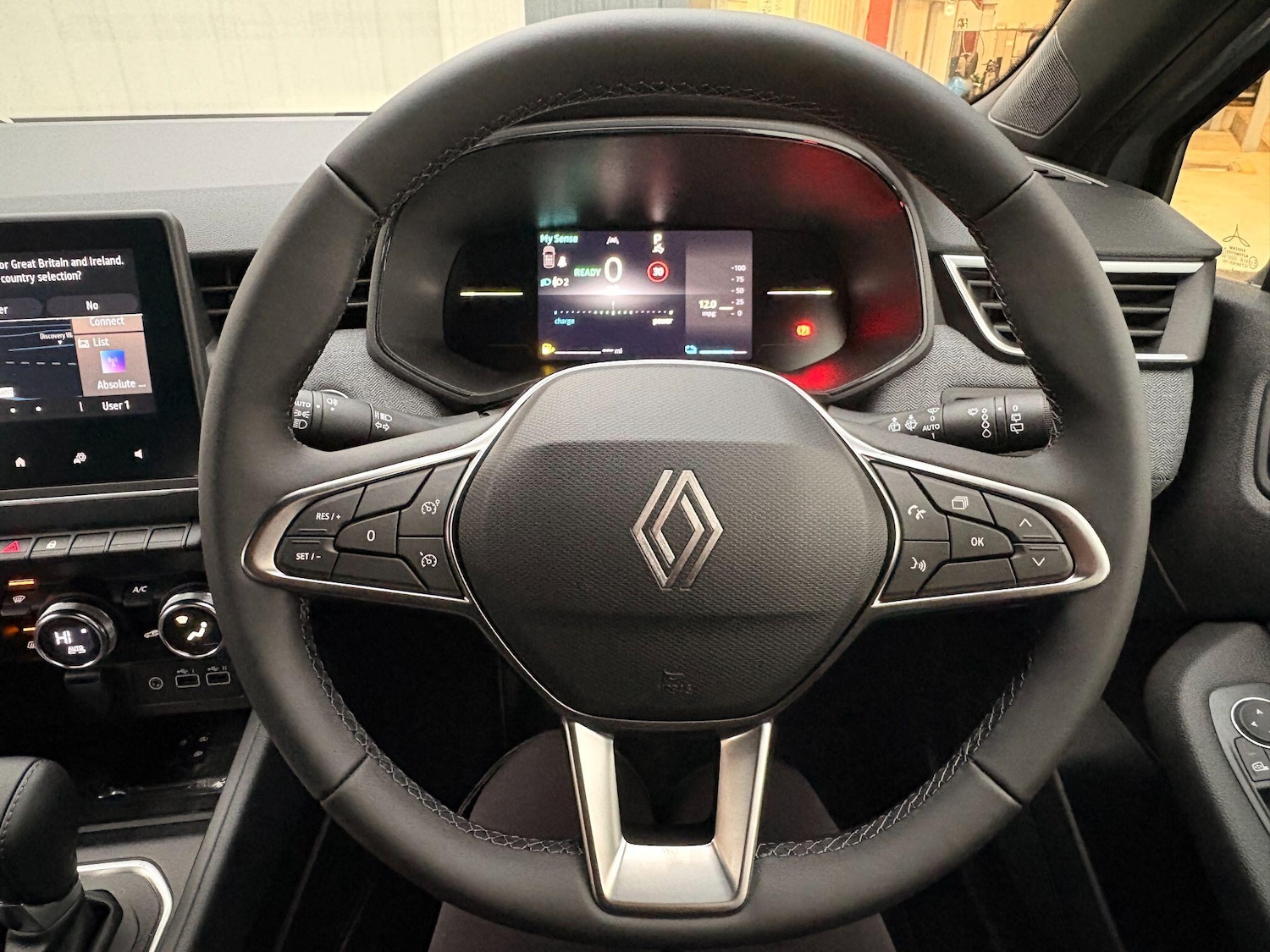 Used Renault Clio 2025 for sale - 77484630: Photo 37