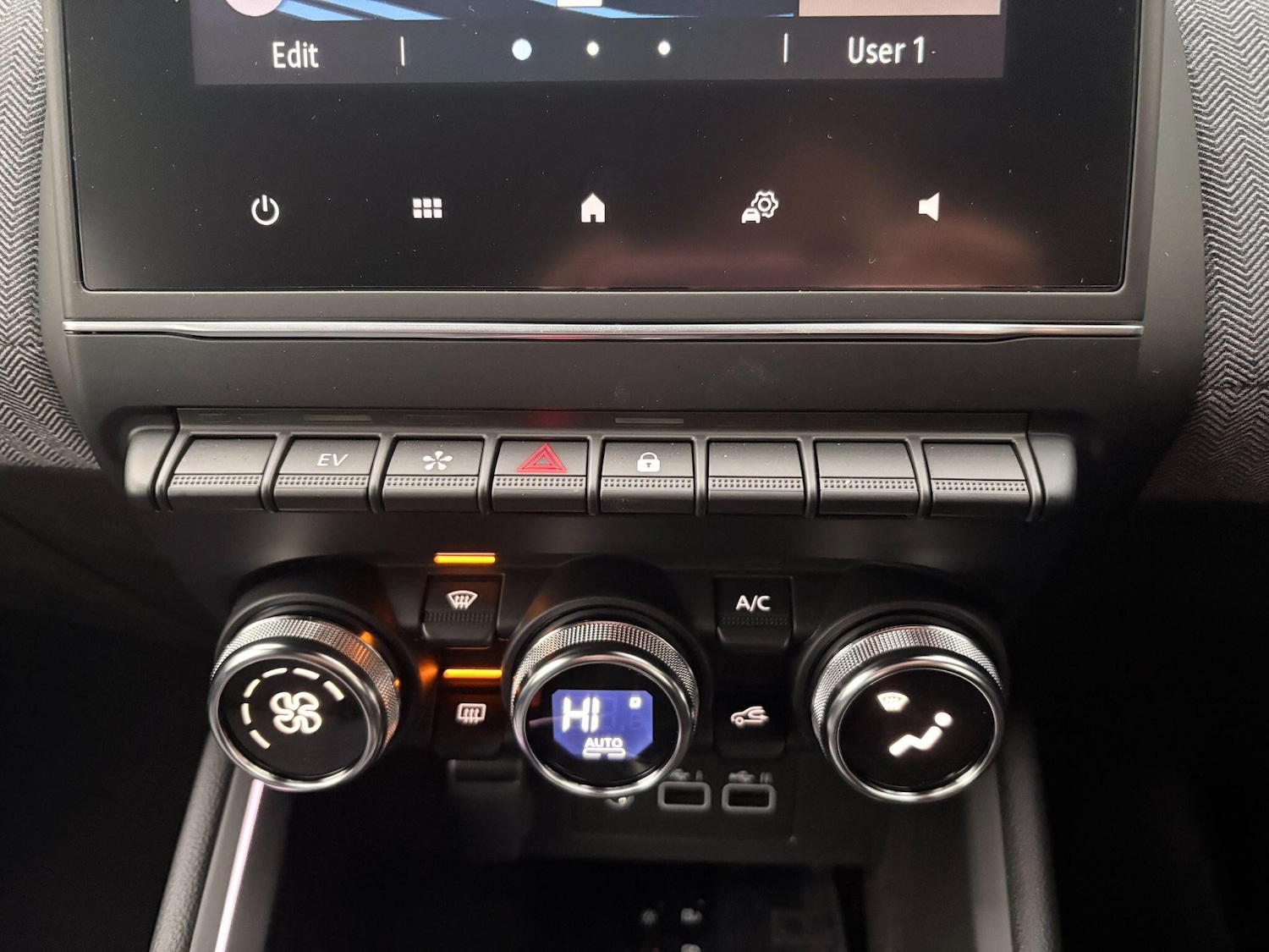 Used Renault Clio 2025 for sale - 77484630: Photo 41