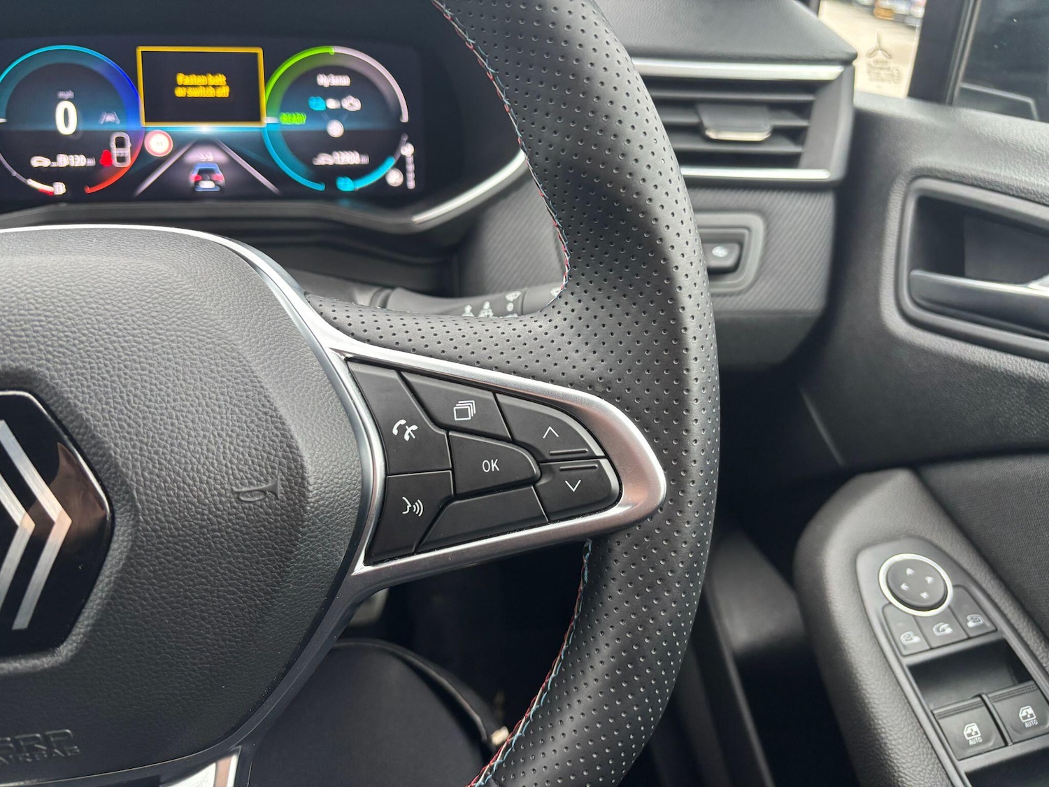 Used Renault Clio 2023 for sale - 76689915: Photo 22