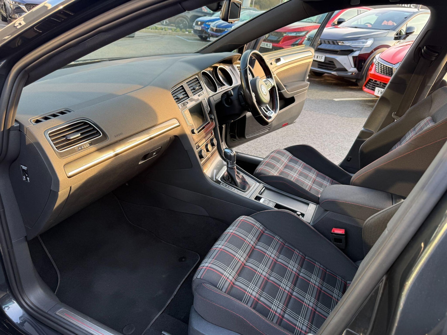 Used Volkswagen Golf 2016 for sale - 77970301: Photo 31