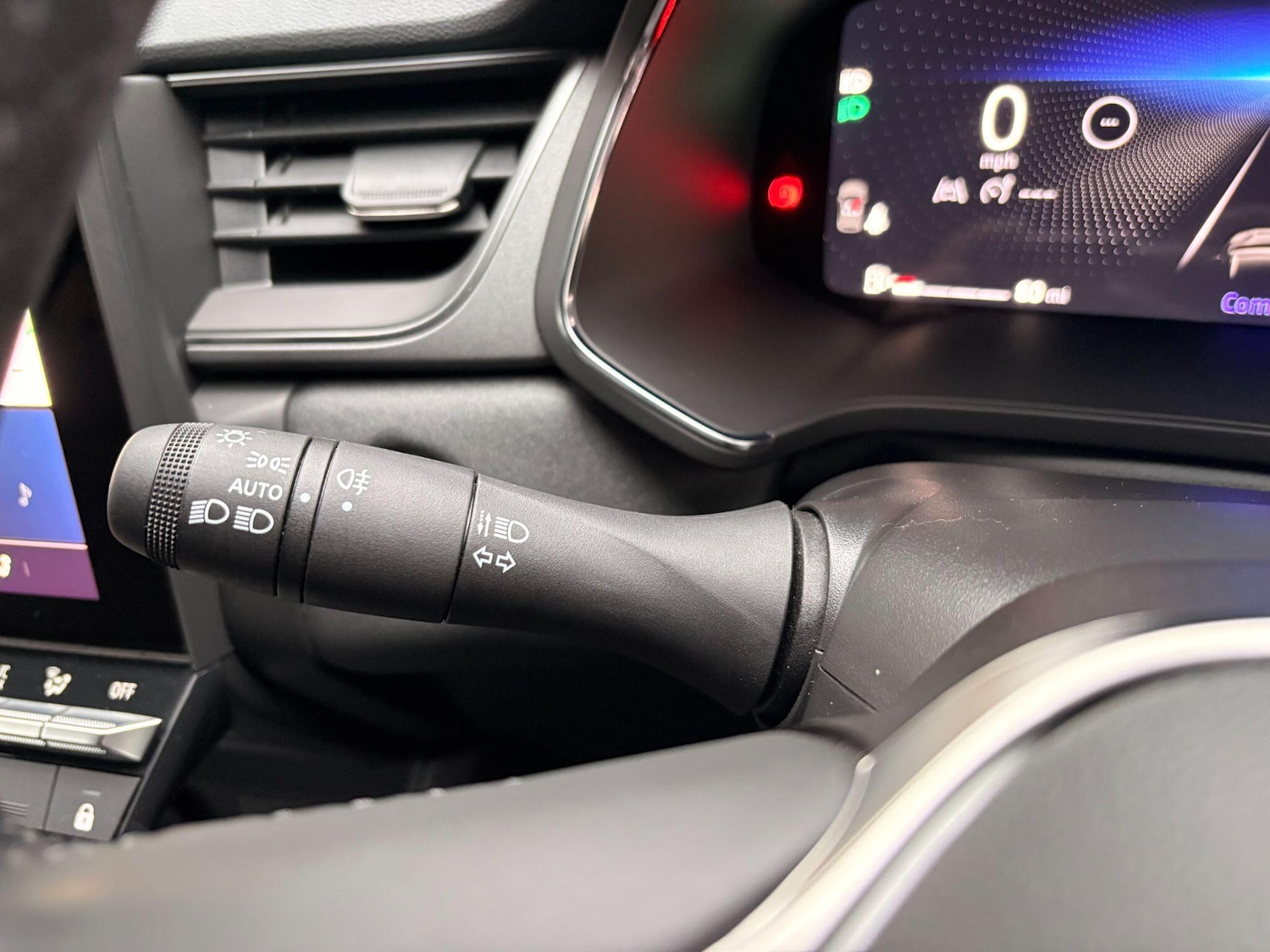 Used Renault Captur 2024 for sale - 76992893: Photo 21