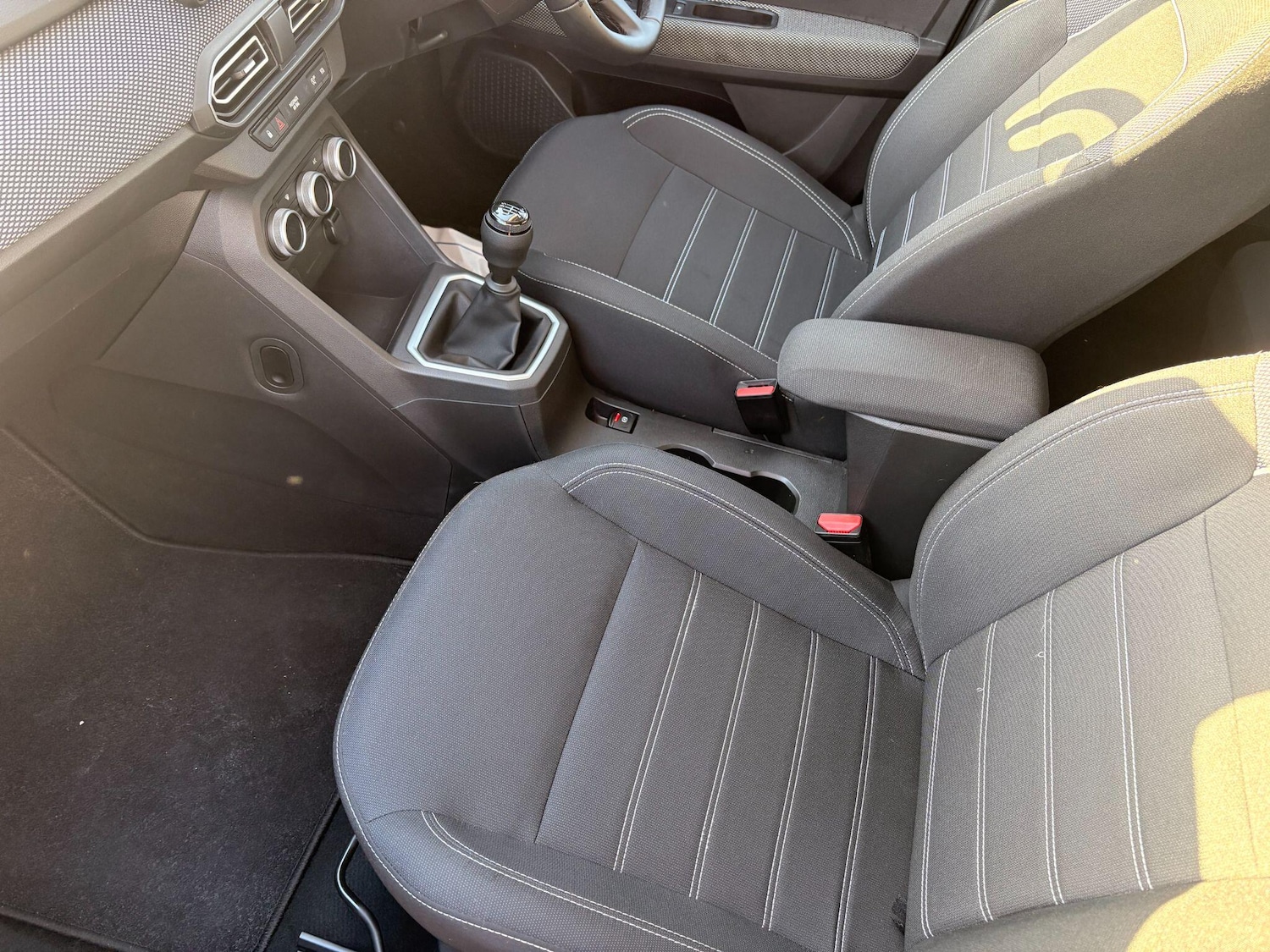 Used Dacia Jogger 2025 for sale - 76952420: Photo 32