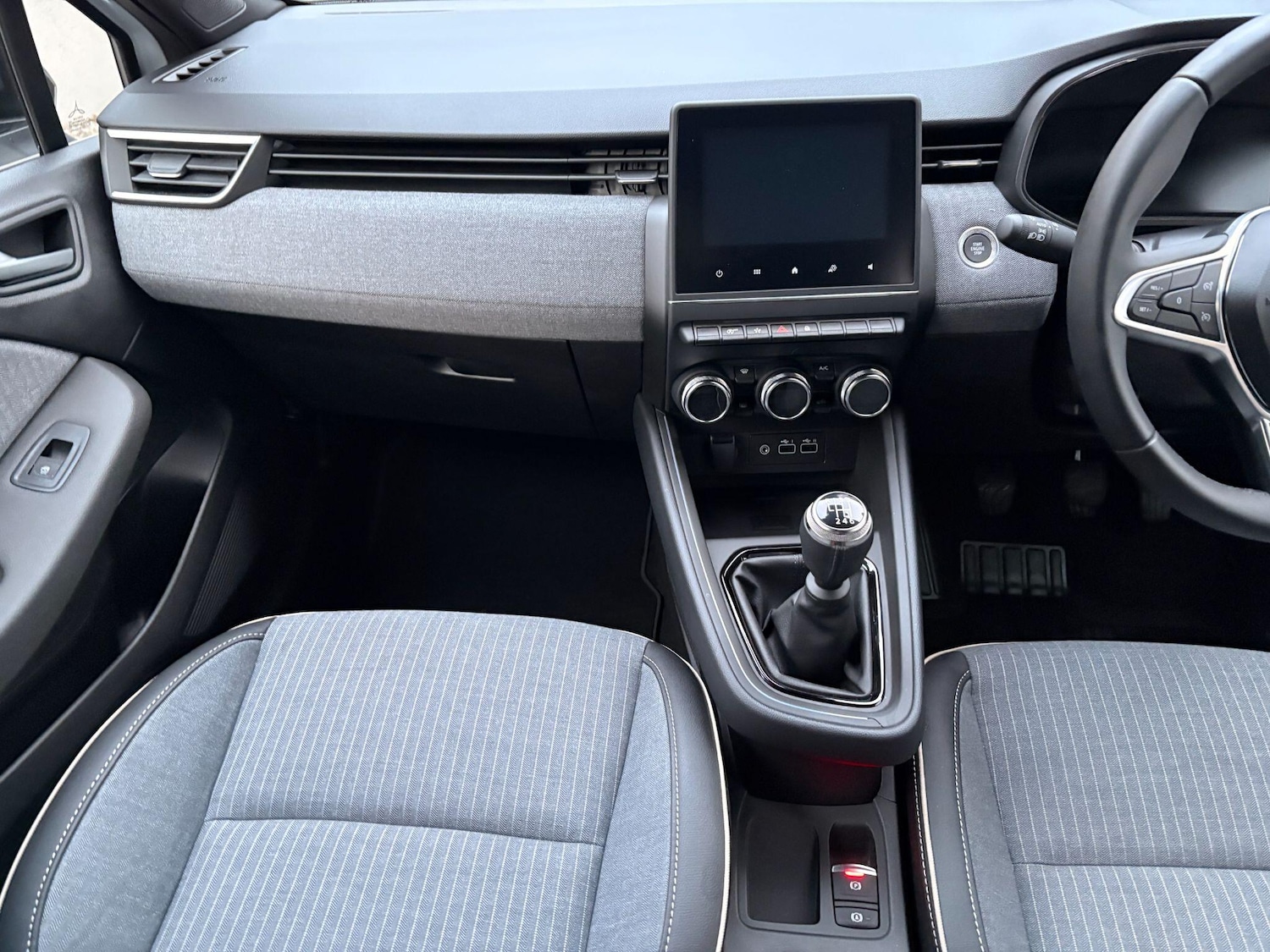 Used Renault Clio for sale - 77242393: Photo 10