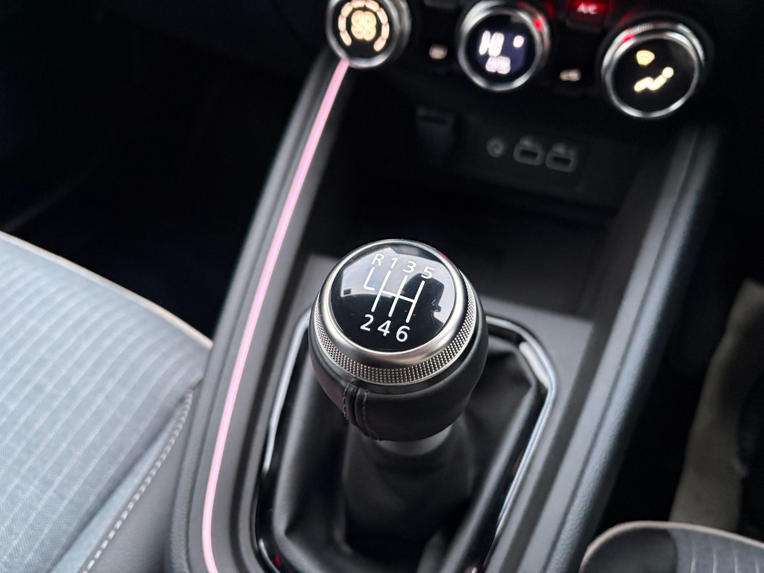 Used Renault Clio for sale - 77242393: Photo 11