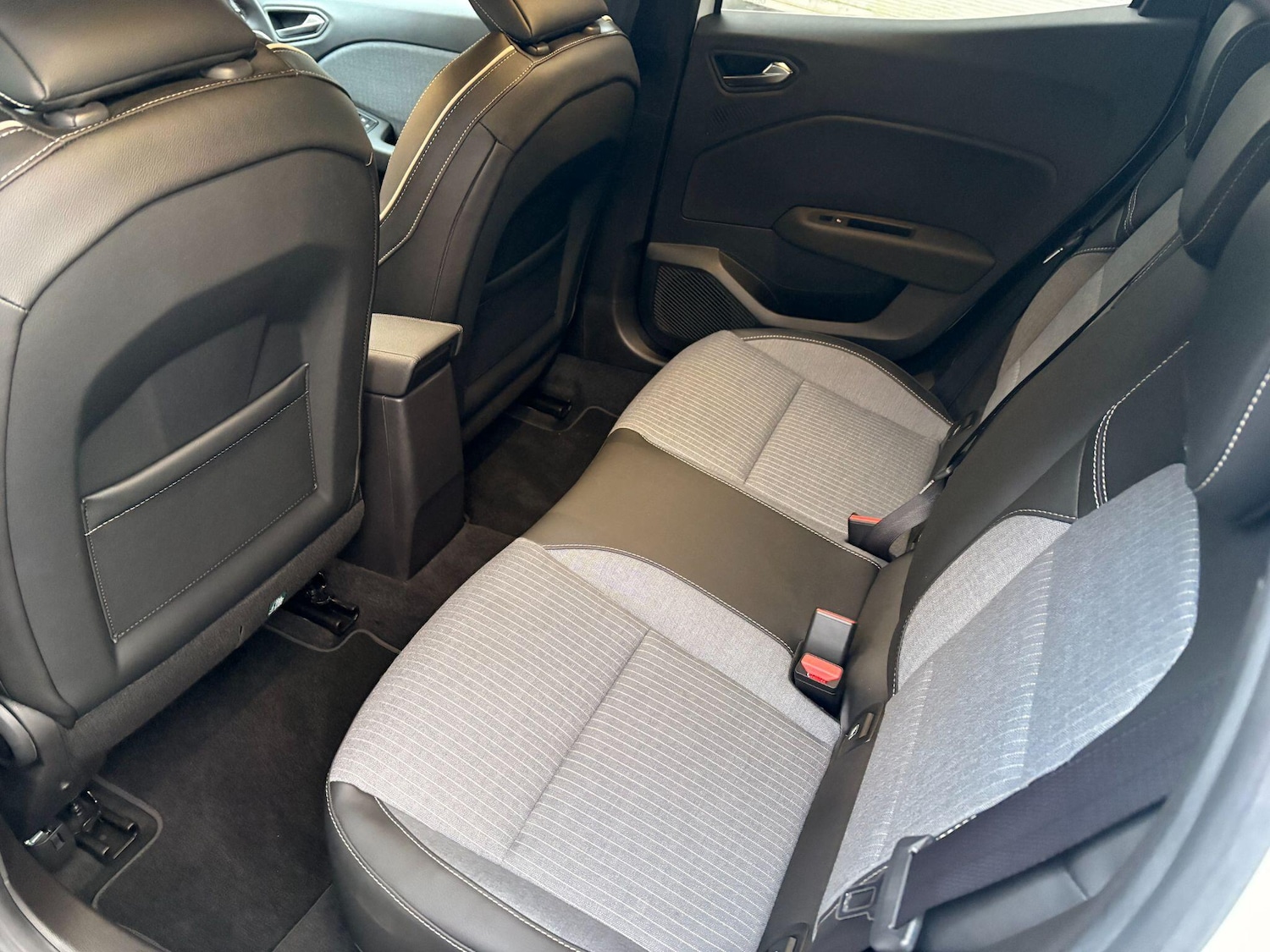 Used Renault Clio for sale - 77242393: Photo 14