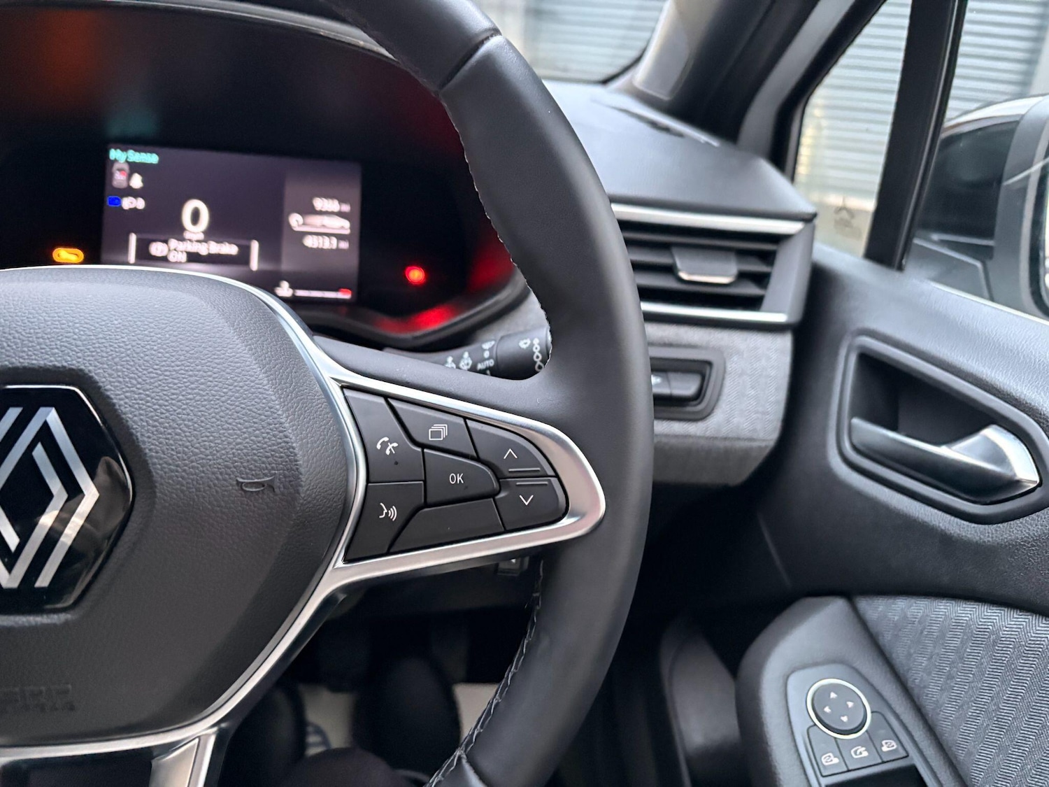 Used Renault Clio for sale - 77242393: Photo 16