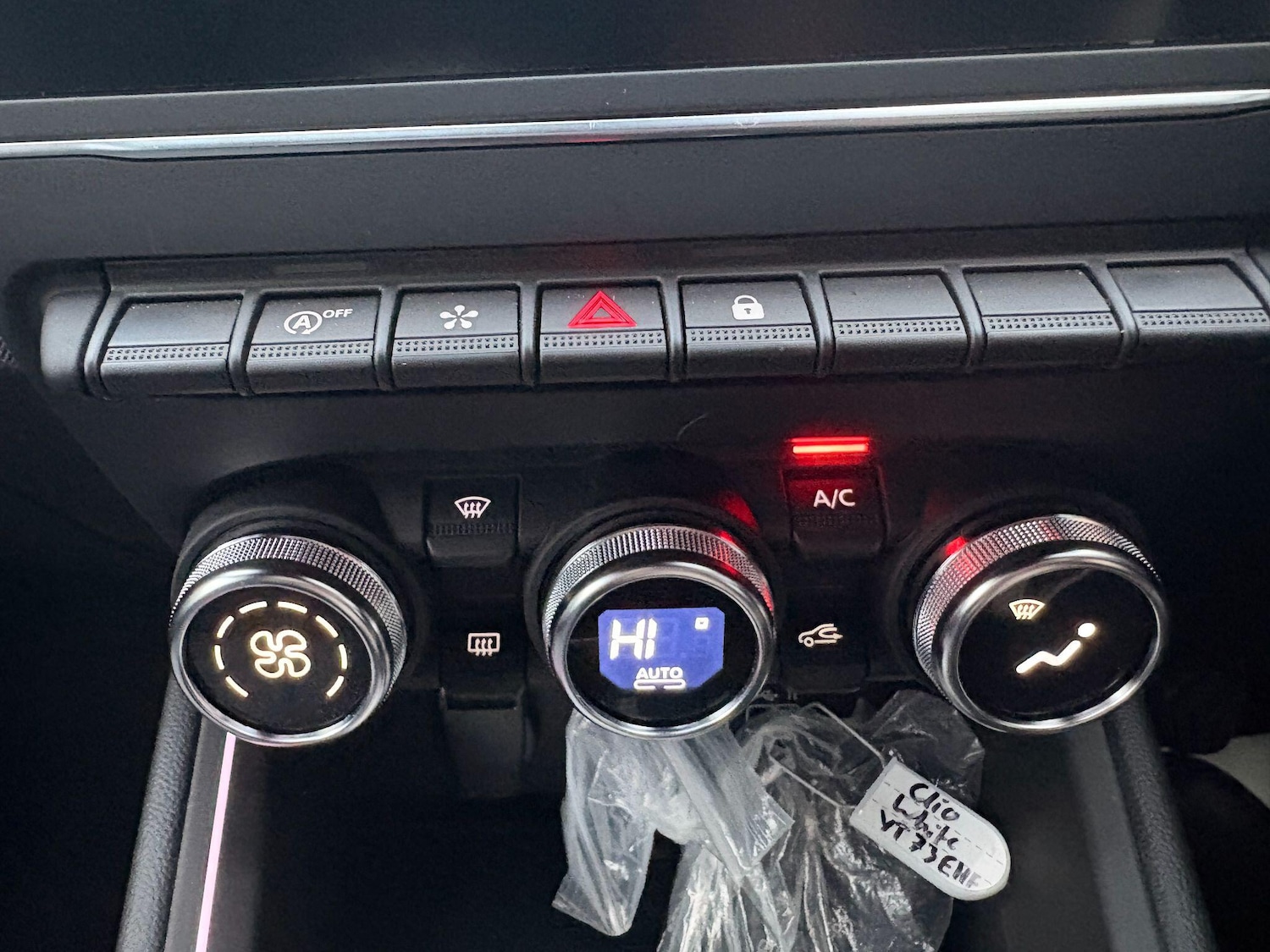 Used Renault Clio for sale - 77242393: Photo 24