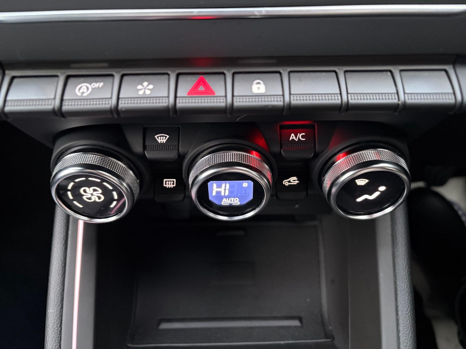 Used Renault Clio for sale - 77242393: Photo 26