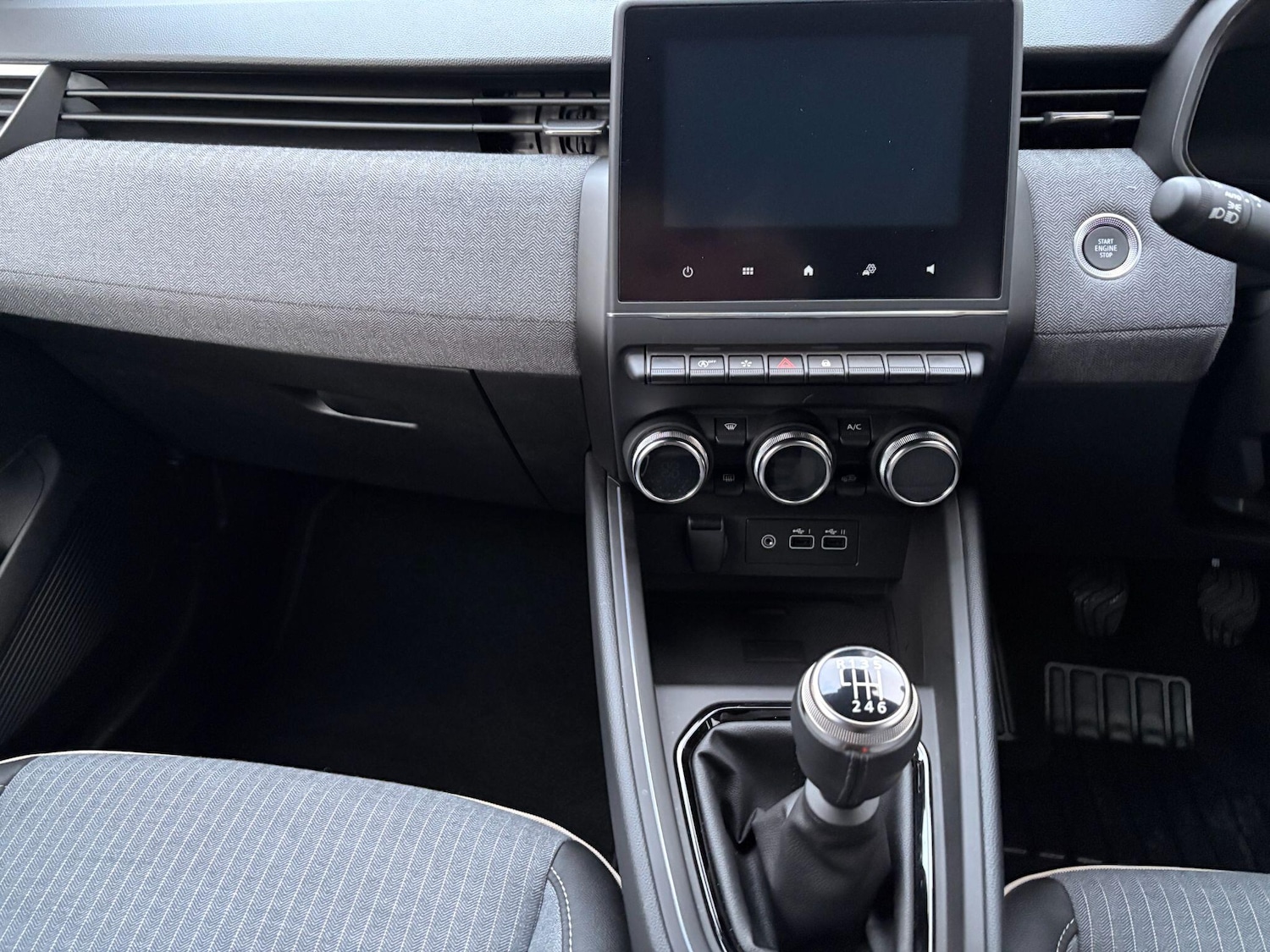 Used Renault Clio for sale - 77242393: Photo 31