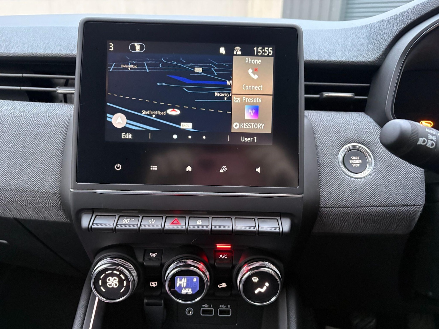 Used Renault Clio for sale - 77242393: Photo 32