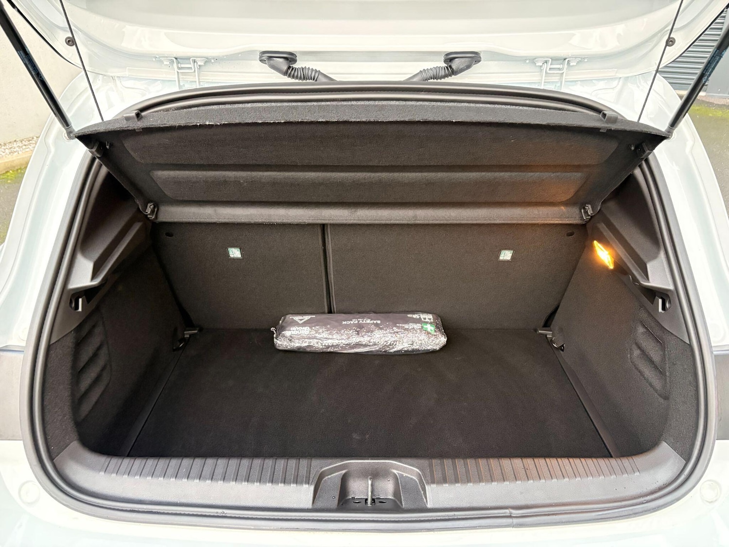 Used Renault Clio for sale - 77242393: Photo 35