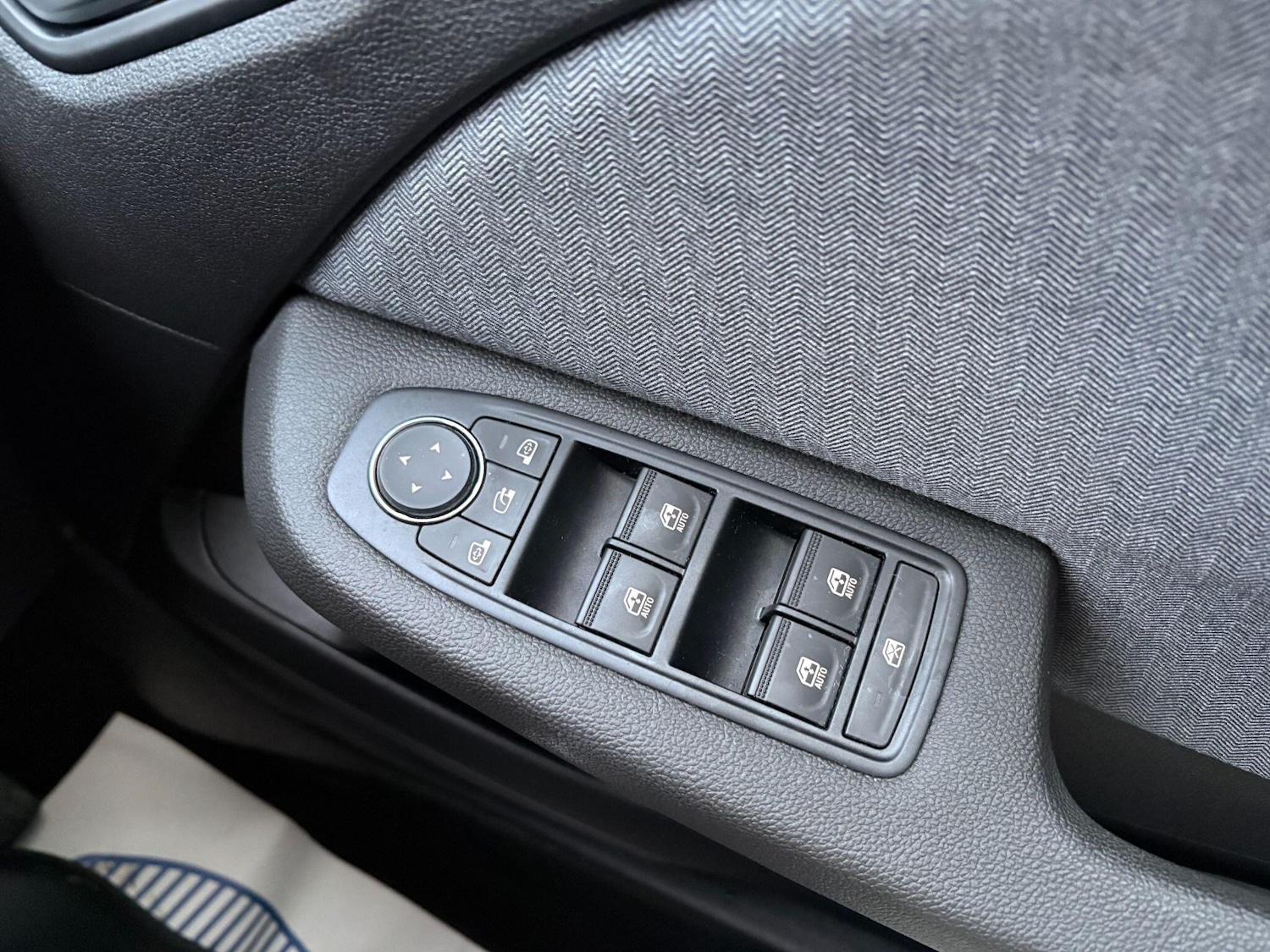 Used Renault Clio for sale - 77242393: Photo 40