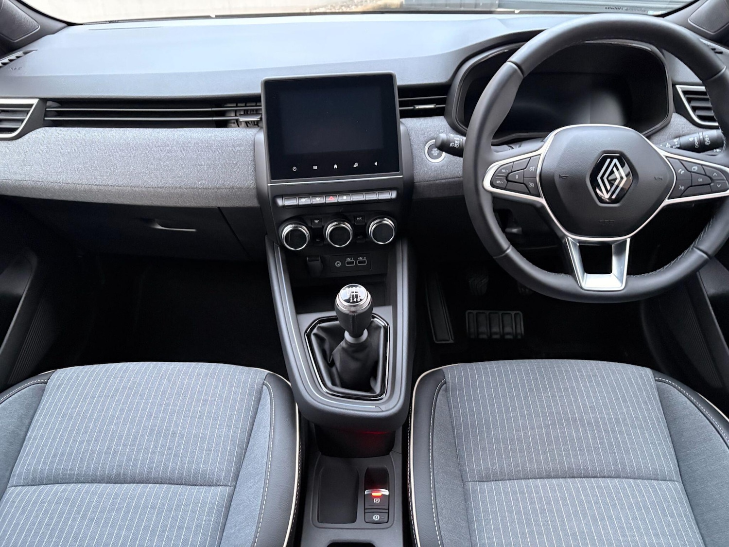 Used Renault Clio for sale - 77242393: Photo 9