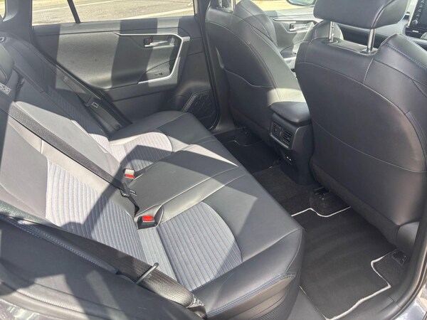 Used Toyota RAV4 2021 for sale - 76024468: Photo 18