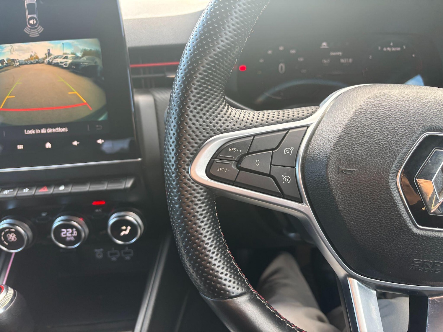 Used Renault Clio 2022 for sale - 76521725: Photo 24