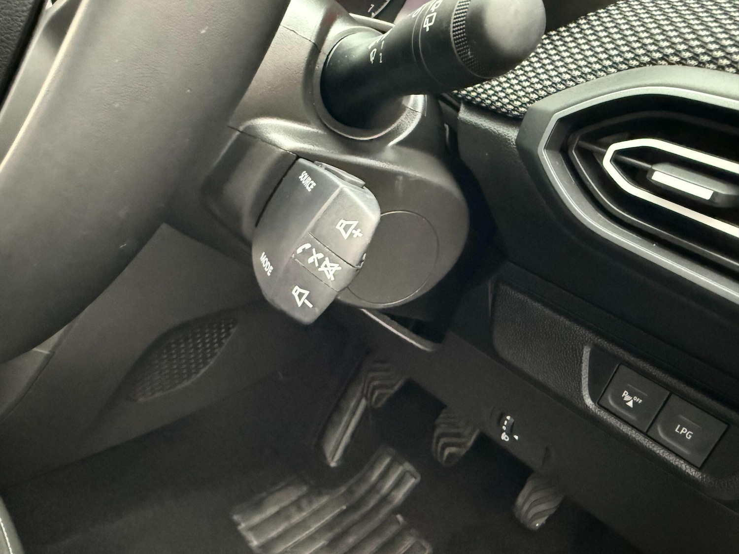 Used Dacia Sandero 2023 for sale - 77396642: Photo 40