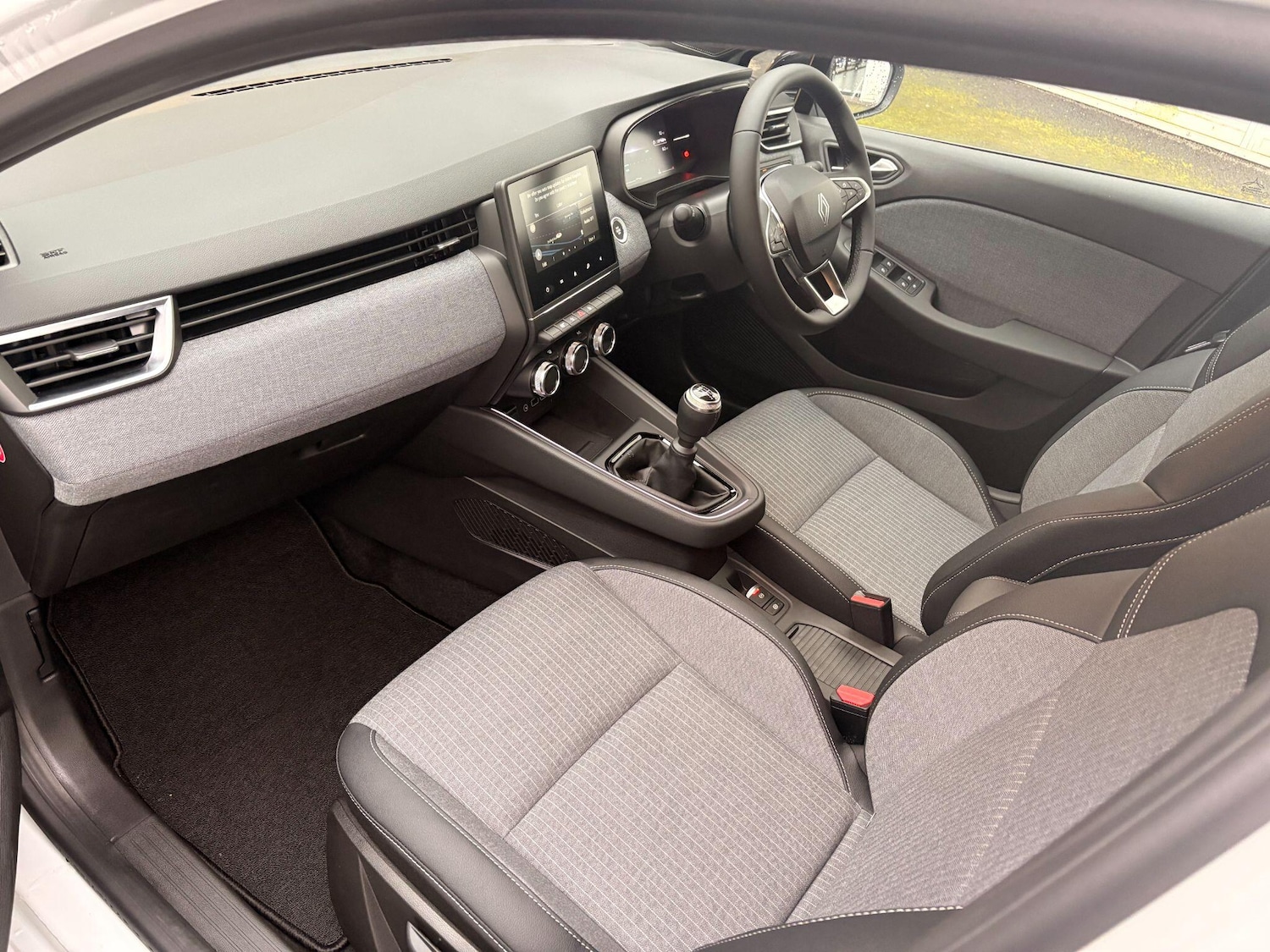 Used Renault Clio 2025 for sale - 77315007: Photo 42