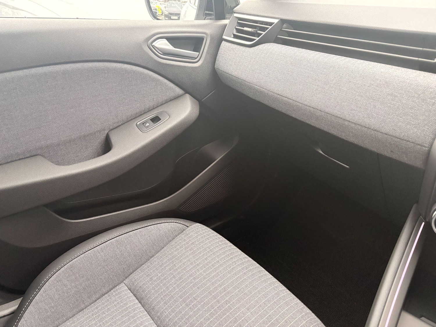 Used Renault Clio 2025 for sale - 77315007: Photo 44