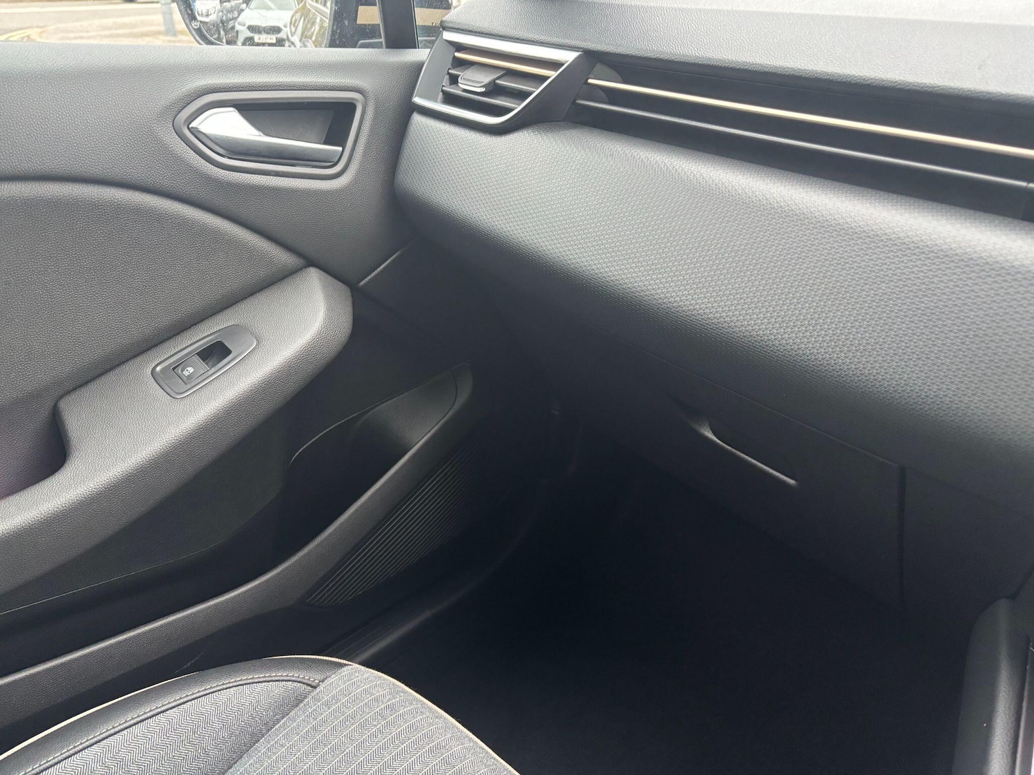 Used Renault Clio 2021 for sale - 76446824: Photo 42