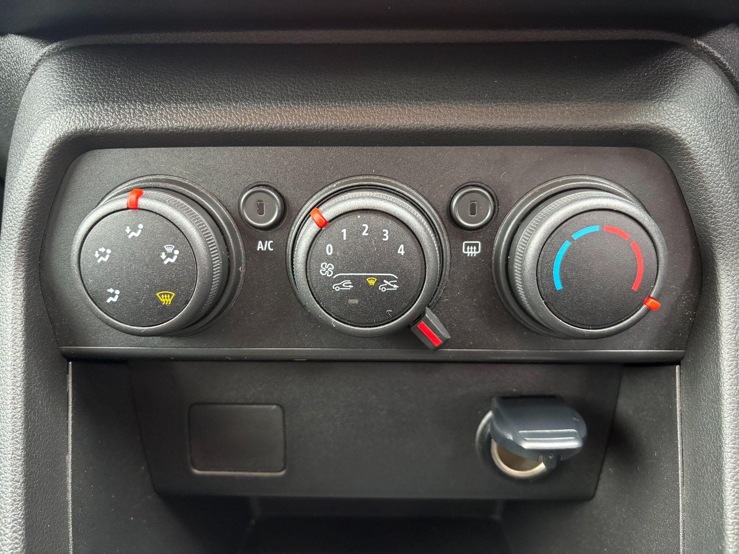 Used Dacia Sandero Stepway 2023 for sale - 76855799: Photo 40