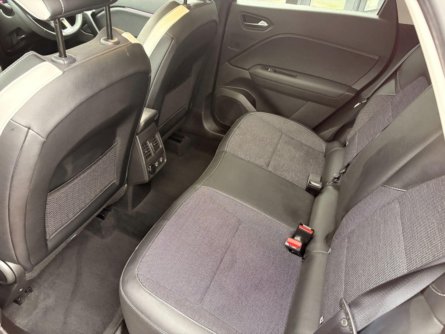 Used Renault Captur for sale - 77484462: Photo 18