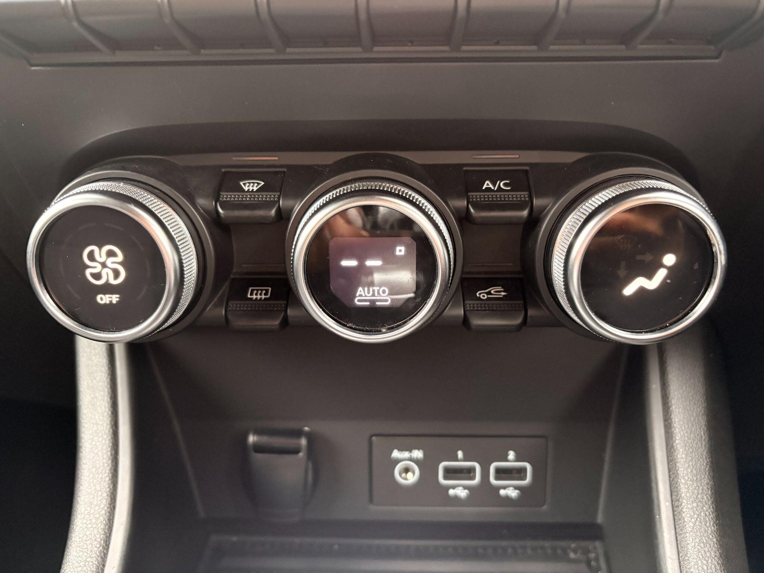 Used Renault Captur for sale - 77484462: Photo 25