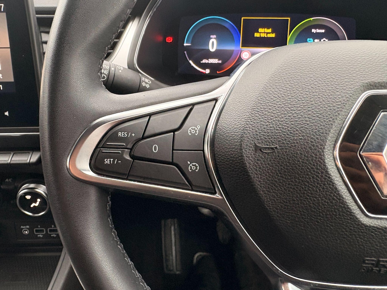 Used Renault Captur for sale - 77484462: Photo 31