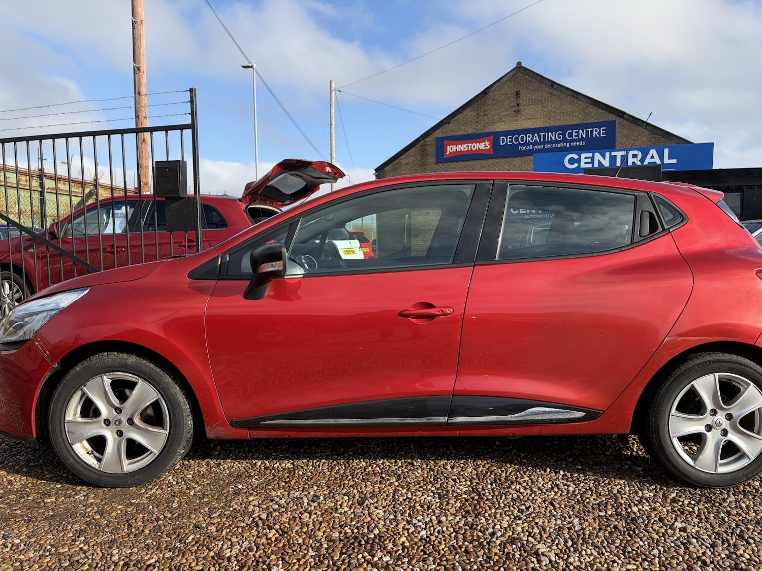 Used Renault Clio 2015 for sale - 77400048: Photo 2