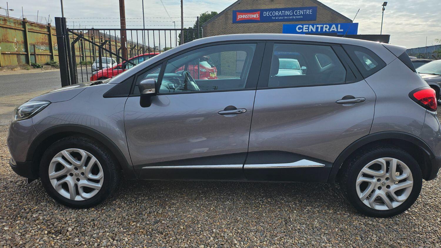 Used Renault Captur 2014 for sale - 76497381: Photo 2