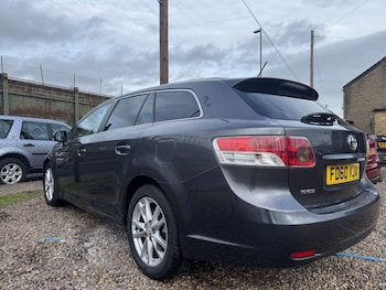 Used Toyota Avensis 2011 for sale - 76497466: Photo
