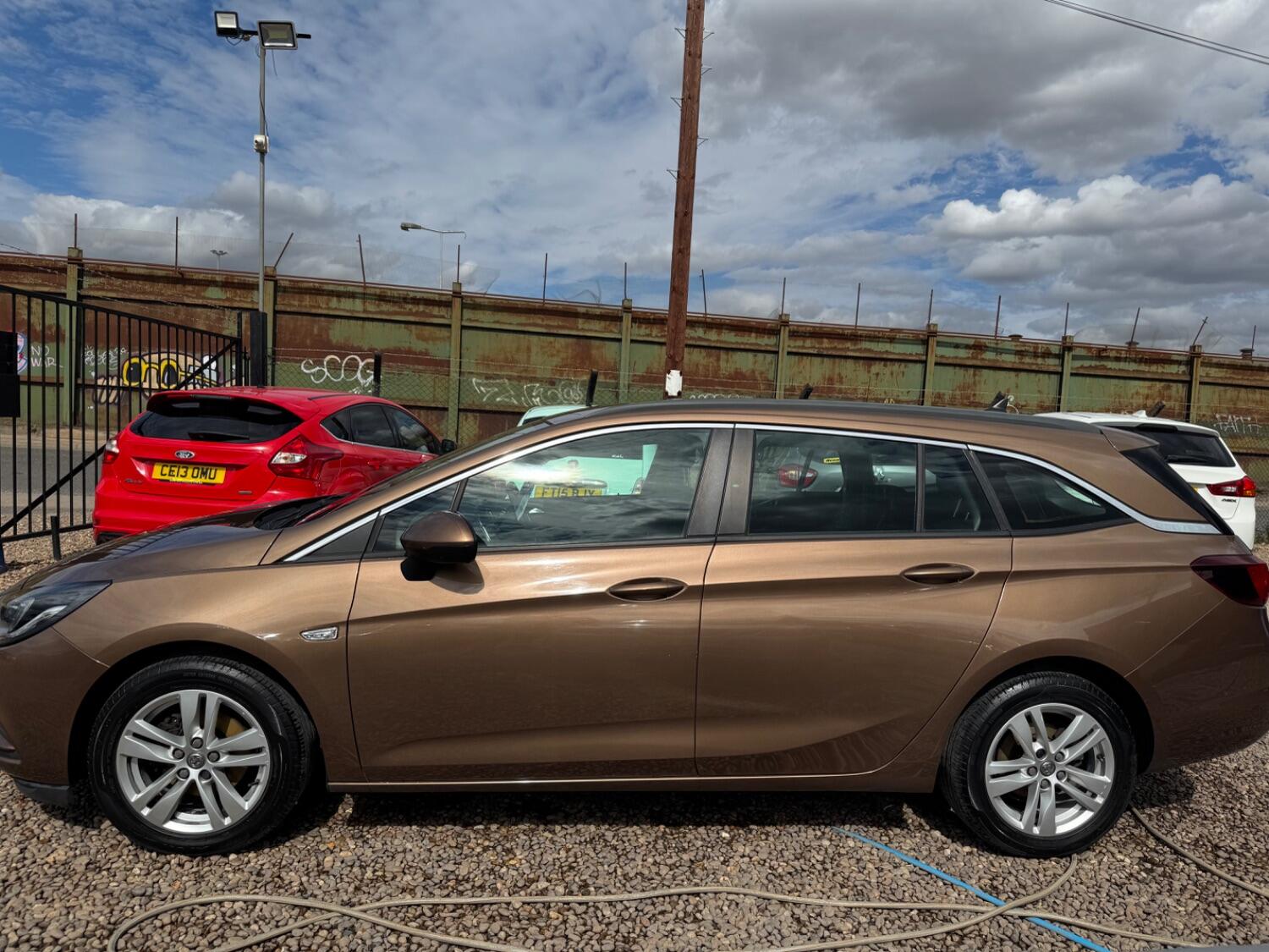 Used Vauxhall Astra 2017 for sale - 76364069: Photo 2