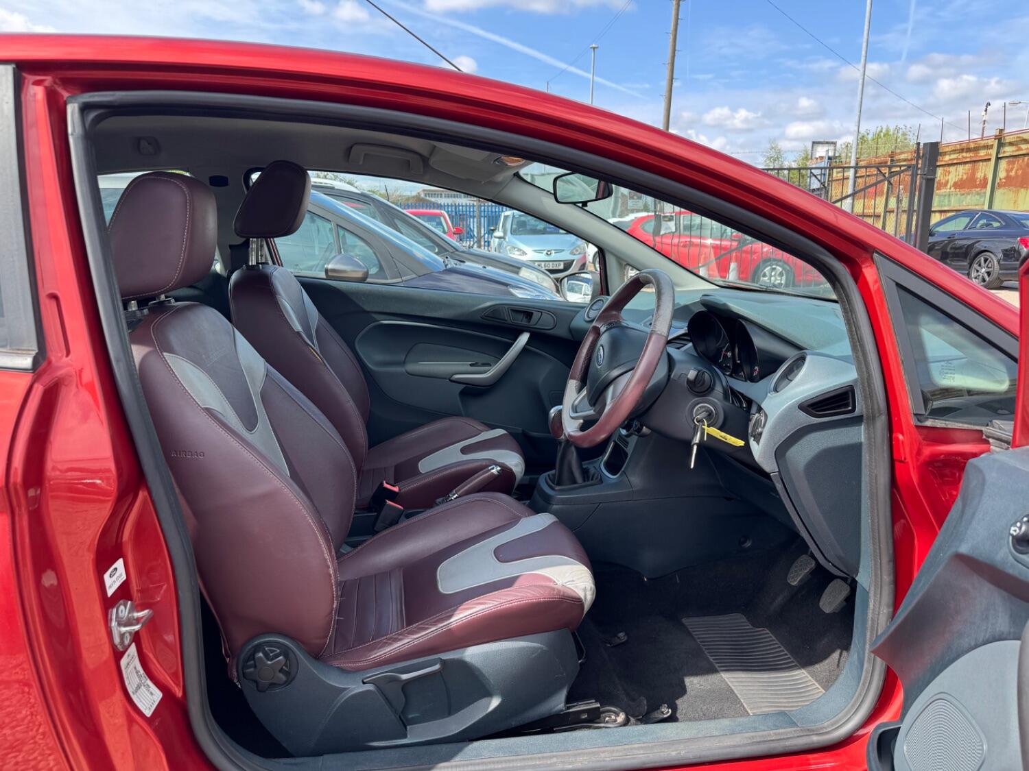 Used Ford Fiesta 2010 for sale - 76364073: Photo 11