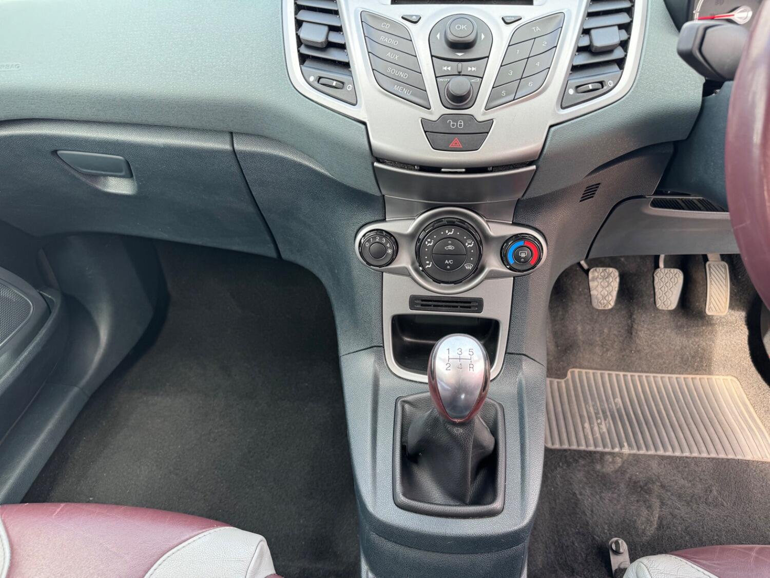 Used Ford Fiesta 2010 for sale - 76364073: Photo 14