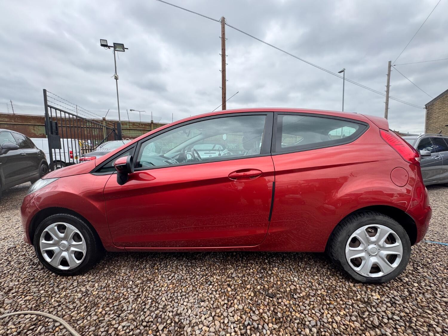 Used Ford Fiesta 2010 for sale - 76364073: Photo 2