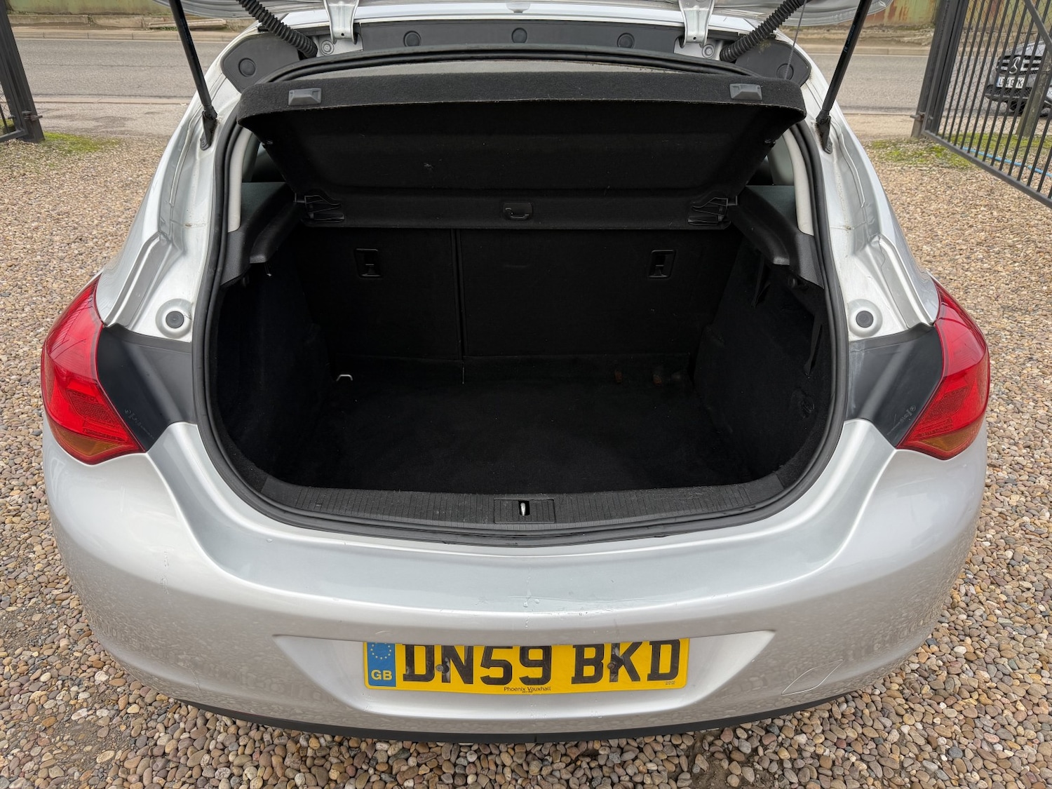 Used Vauxhall Astra 2010 for sale - 77632453: Photo 5