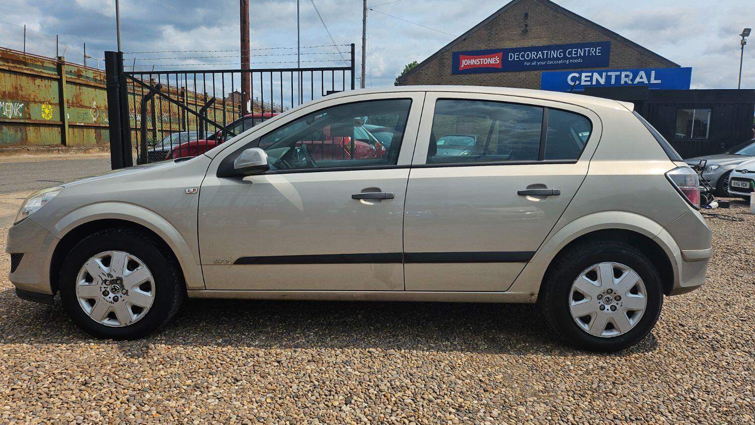 Used Vauxhall Astra 2009 for sale - 77357257: Photo 2