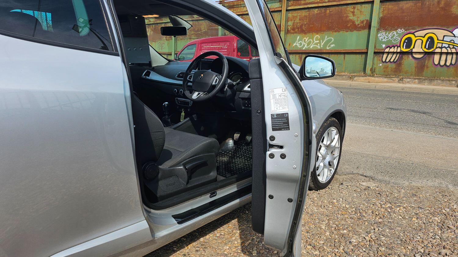 Used Renault Megane 2012 for sale - 75466532: Photo 11