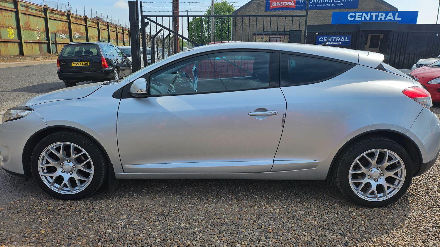 Used Renault Megane 2012 for sale - 75466532: Photo 2