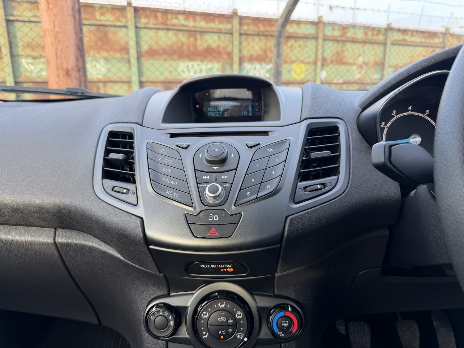 Used Ford Fiesta 2013 for sale - 76649813: Photo 16