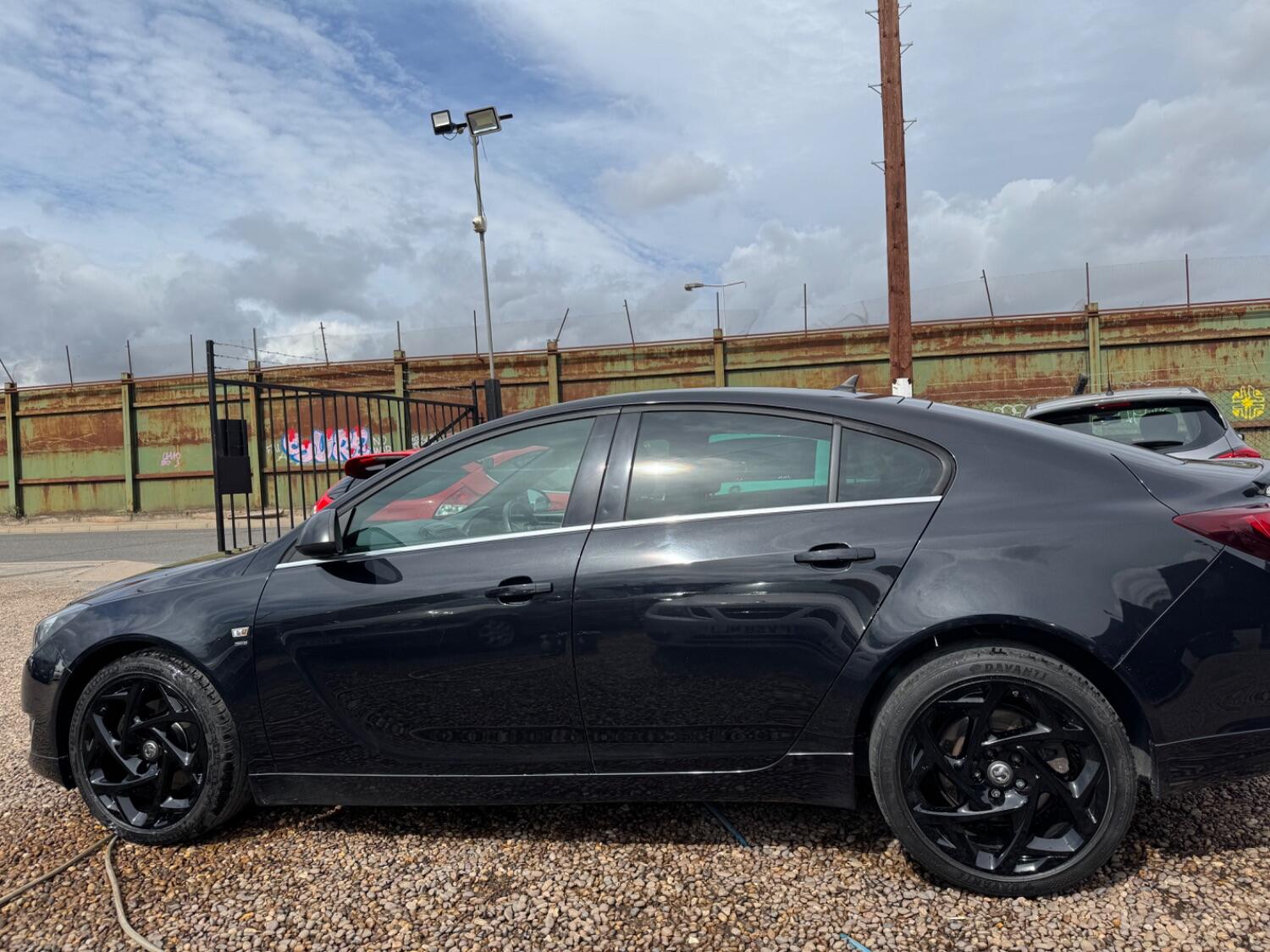 Used Vauxhall Insignia 2015 for sale - 75561655: Photo 2